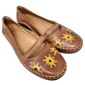 Nurture Brown Leather Embroidered Bloom Mary Jane Flats Shoes Womens 6.5